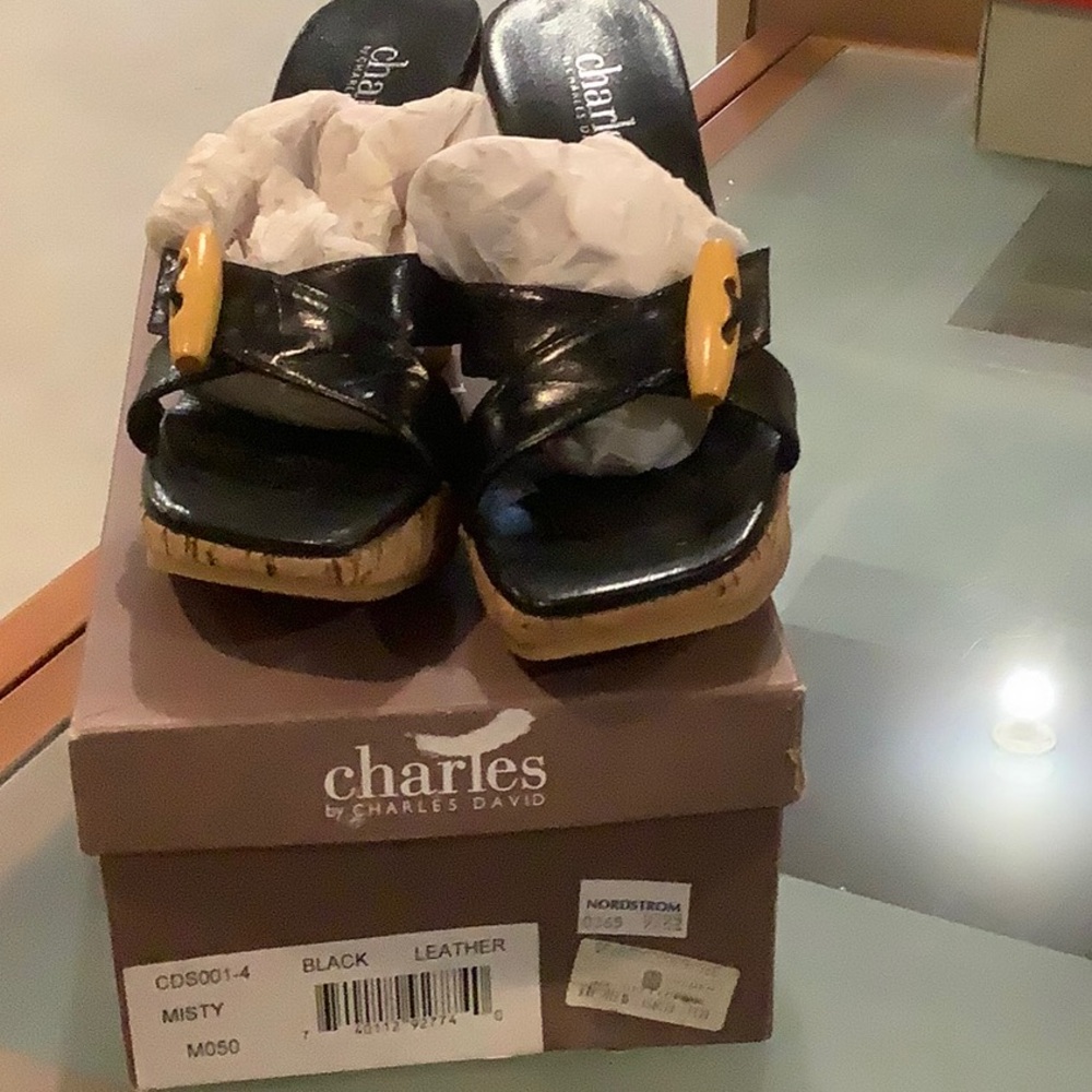 Brand new in Box Charles by Charles David platform sandalas